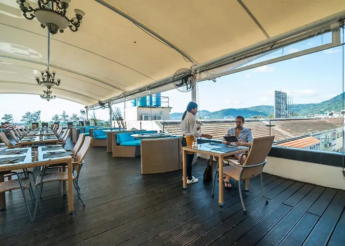 L8 Promotion 1 Bedroom Apartment In Bangla Road Patong Beach With Private Jacuzzi & Roof Top Pool