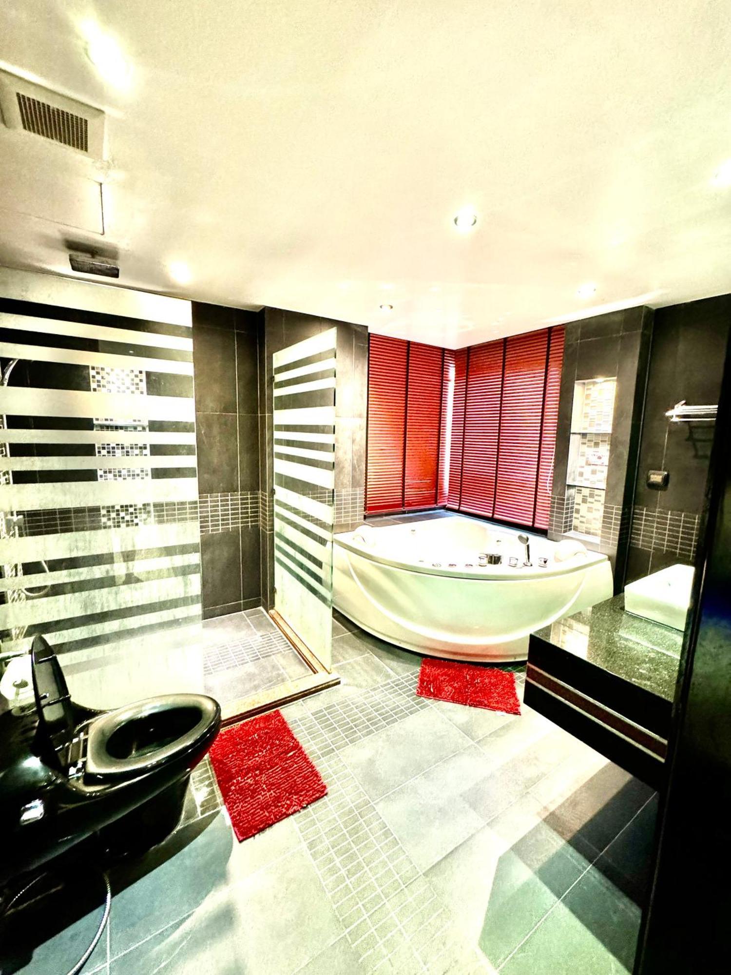 L8 Promotion 1 Bedroom In Bangla Road With Private Jacuzzi & Roof Pool דירה Patong