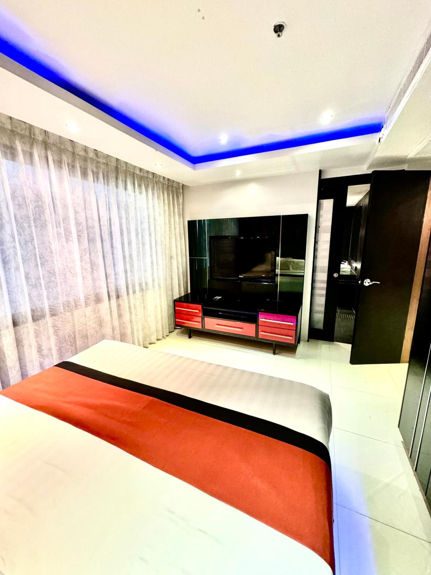 L8 Promotion 1 Bedroom In Bangla Road With Private Jacuzzi & Roof Pool דירה Patong